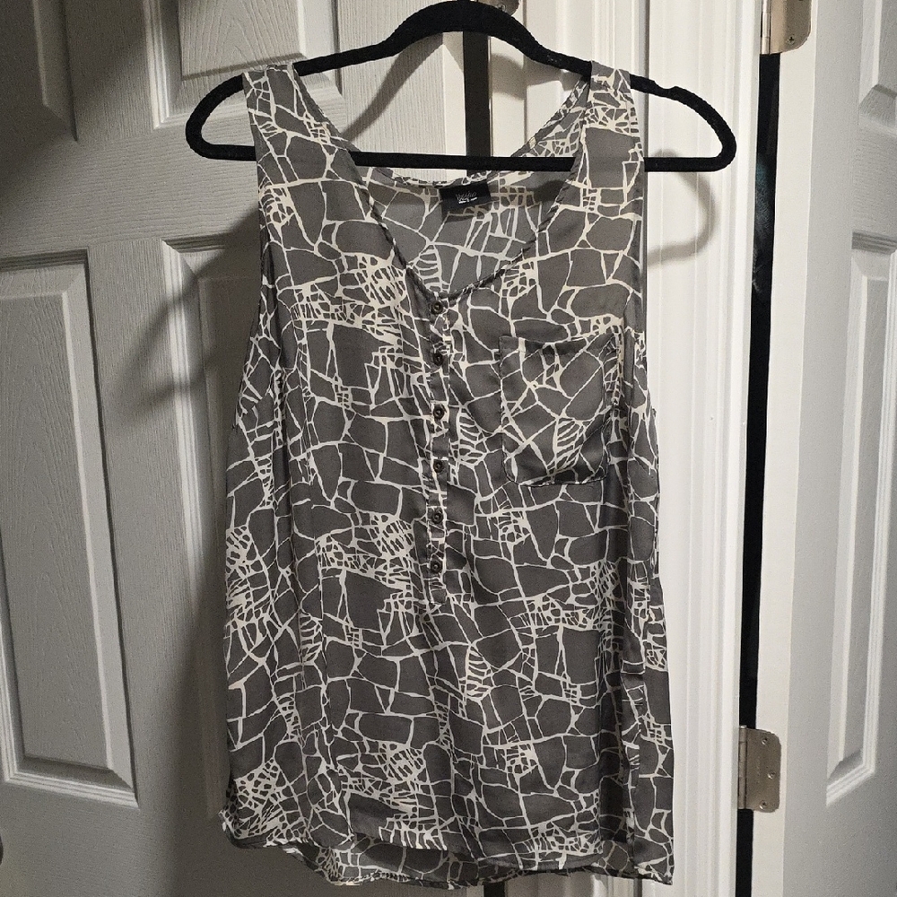 Mossimo Supply Co. Gray and White Patterned Blouse - Picture 3 of 15